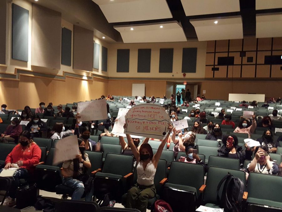Dress Code Debate: Students Voice Concerns at Town Hall Meetings 