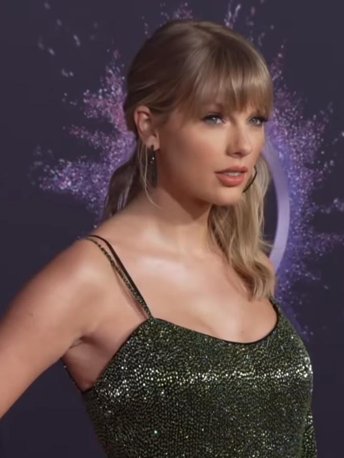 File:Taylor Swift AMAs 2019.png by cosmopolitanuk is licensed under CC BY 3.0